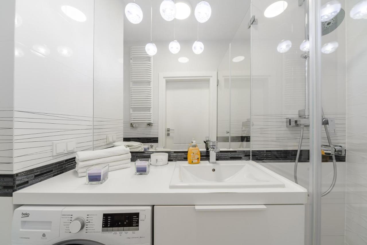 Lumina Luxury Apartments In Mennica Residence Варшава Экстерьер фото